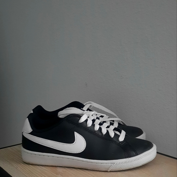 Nike - Picture 4 of 4